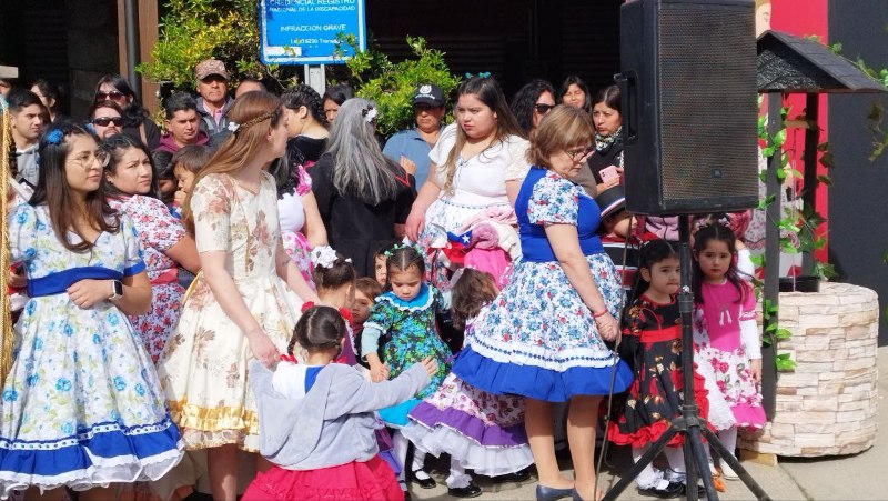 Comunidades educativas de Lican Ray realizó desfile de Fiestas Patrias - Red Informativa