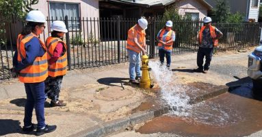 Continúan altas temperaturas: llaman a no abrir grifos para jugar