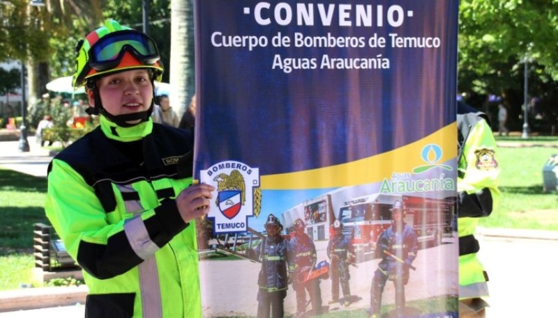 Clientes de Aguas Araucanía donan más de $113 millones a Bomberos 1 Clientes de Aguas Araucanía donan más de $113 millones a Bomberos - Red Informativa