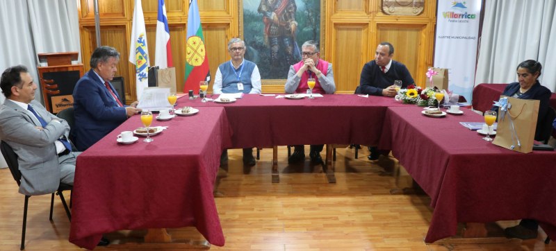 Municipalidad de Villarrica despide con emotiva ceremonia a cuatro asistentes de la educación tras años de servicio - Red Informativa