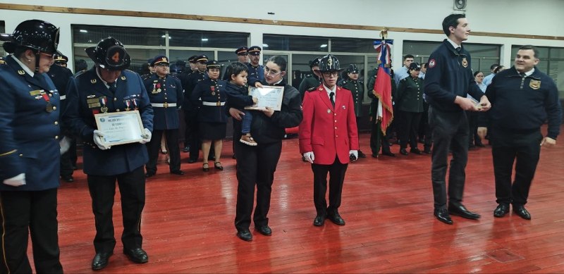 Bomberos de Villarrica destaca a voluntarios por años de servicio en la celebración de los 175 años de su aniversario a nivel nacional 1 Bomberos de Villarrica destaca a voluntarios por años de servicio en la celebración de los 175 años de su aniversario a nivel nacional - Red Informativa