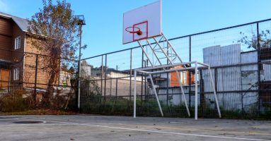 Proyecto municipal recupera 12 multicanchas para sus vecinos