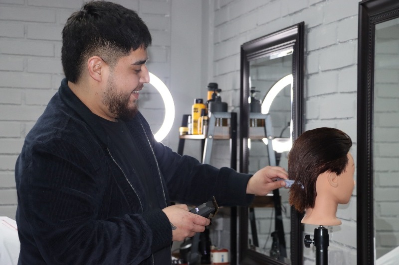 Jóvenes de Villarrica en reinserción social se certifican en curso de barbería 1 Jóvenes de Villarrica en reinserción social se certifican en curso de barbería - Red Informativa